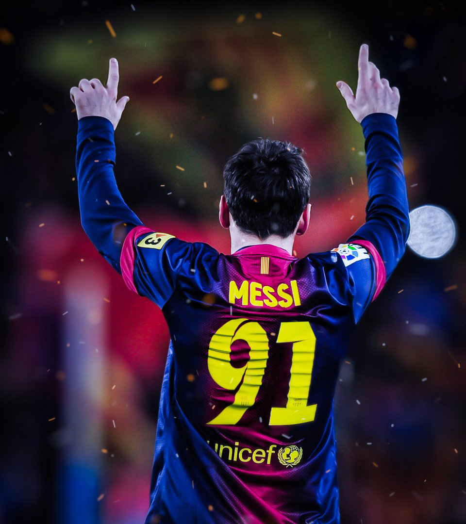 拜仁26／27赛季主场球衣谍照：红色基调搭配领口袖口金色线条