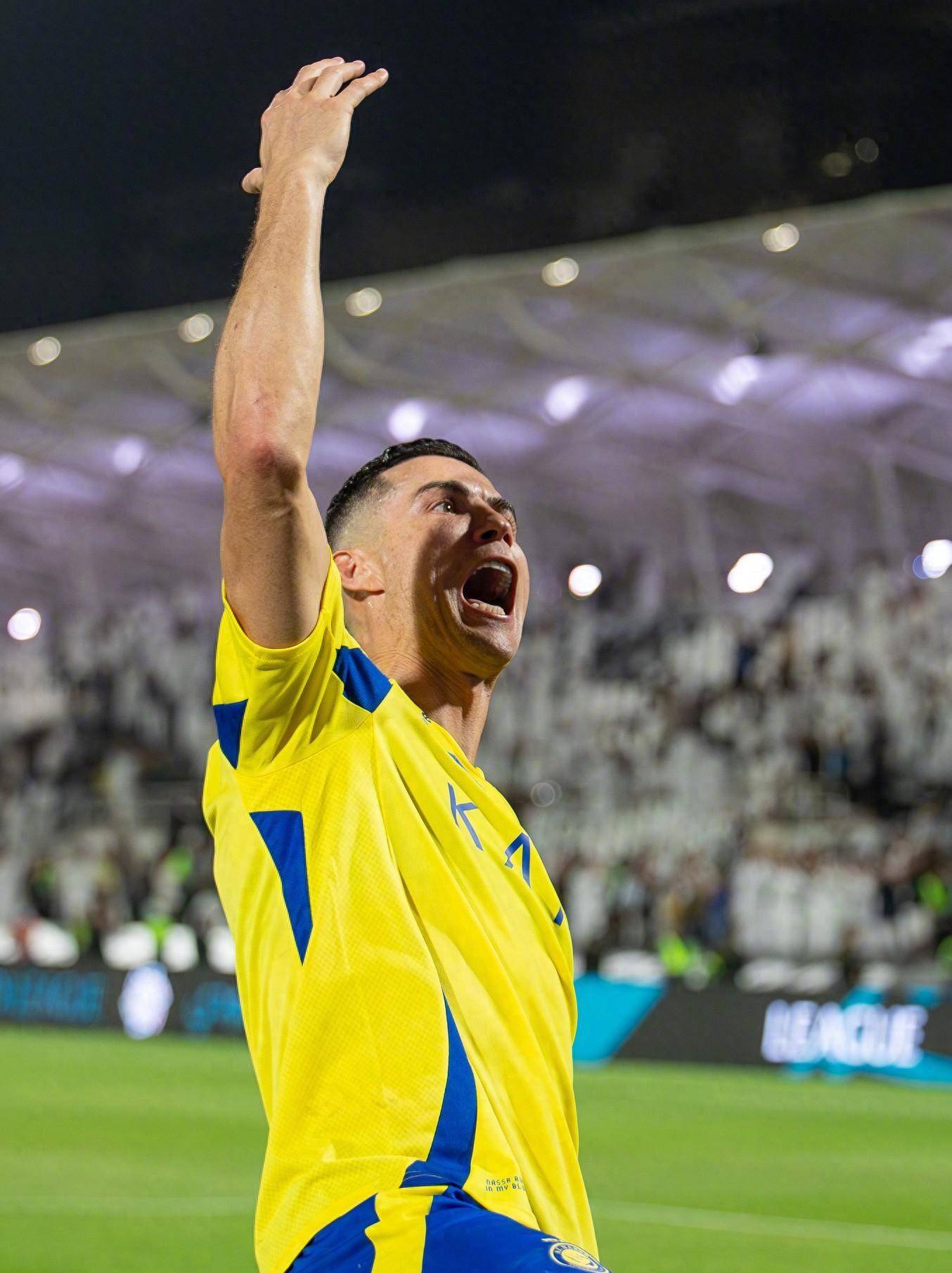 “帅白龙”罗超连克四强，豪取全国自由搏击锦标赛冠军！