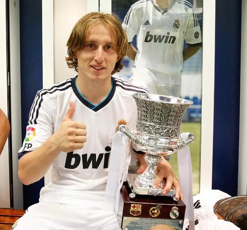 2026年世界杯抽签出炉：姆巴佩小组赛遇哈兰德，梅西与C罗或对决八强赛