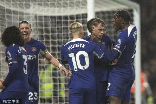 迈克·布朗谈沙梅特右肩伤情：将在未来几天接受全面评估