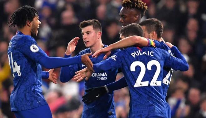 意甲保级大战：帕尔马客场击败比萨，恩佐拉红牌离场