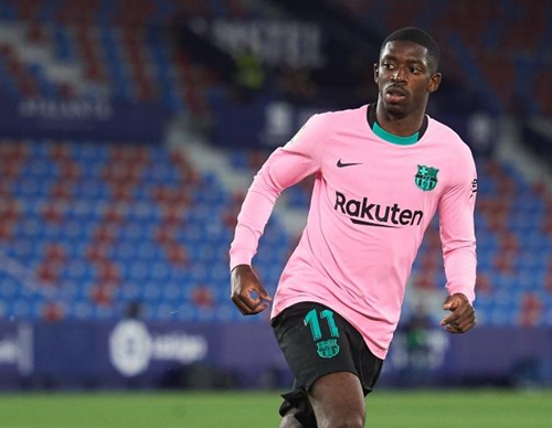 姆伯莫不想让曼联和喀麦隆起冲突，决定让二者商讨回国时间